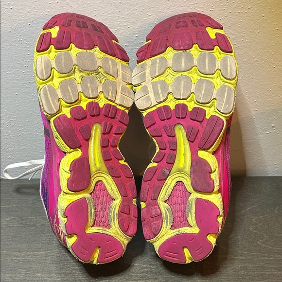 New Balance Women's Vibrant Pink and Yellow Athletic Shoes - Picture 5 of 8